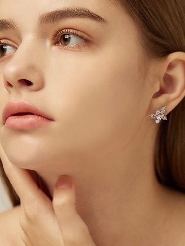 Hanna Pearl Cut Earring - TANI by MINETANI - Modalova