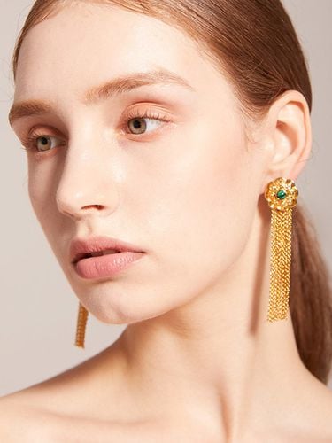 EVA Tassel Earring - TANI by MINETANI - Modalova