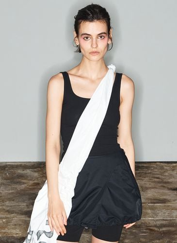 No.2 Sleeveless Top_Black - OPEN YY - Modalova