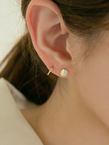 Round Button Earrings #ES12 _ Gold - LUNNE - Modalova