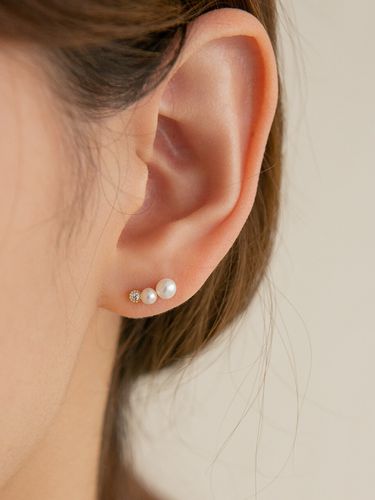 CZ 2 Layered Pearl Earrings # ES09 - LUNNE - Modalova