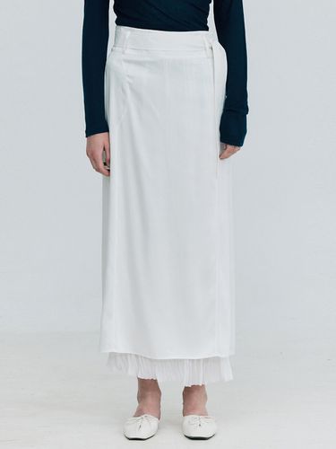 Layered Silk Skirt _ White - WNDERKAMMER - Modalova