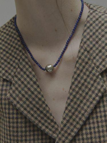 Blue With Pearl Necklace - Invisible collage - Modalova