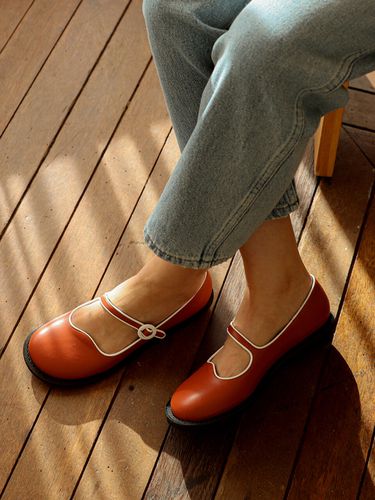 Wavy Strap Mary Jane Shoes_Brick Red - MOL:pin - Modalova