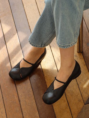 Turi Mary Jane Shoes_Black - MOL:pin - Modalova