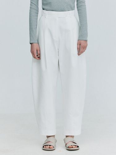 Pintuck Balloon Pants _ White - WNDERKAMMER - Modalova