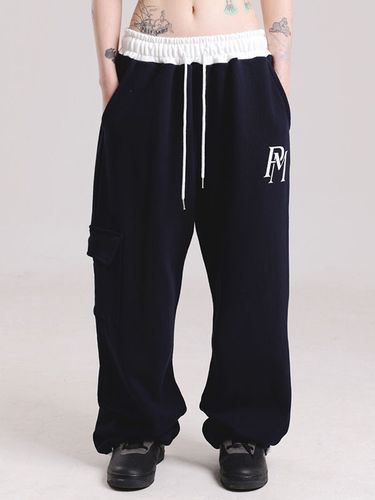 Official Cargo Sweatpants _ Navy - PIECEMAKER - Modalova