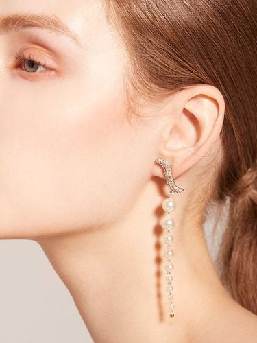 Kate Wave Pearl Long Earring - TANI by MINETANI - Modalova