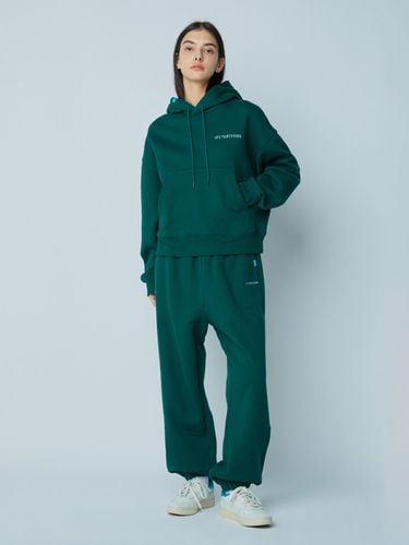 Standard Sweat Pants_Green - INSTANTFUNK - Modalova