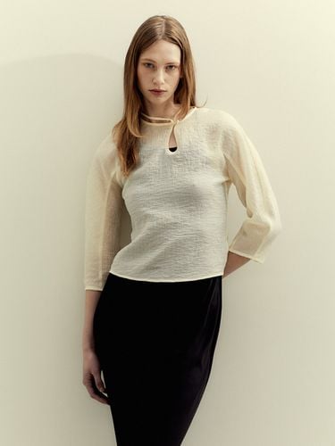 Silky Blouse_Eggshell - LETQSTUDIO - Modalova