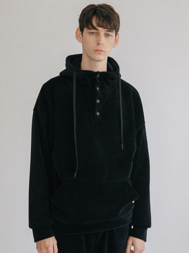 Velour Waffle Button Hoodie (Black) - SEARCH410 - Modalova