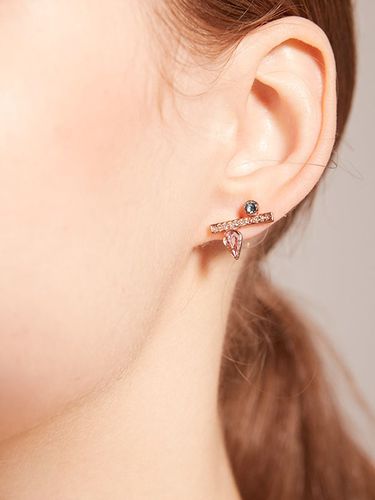 Sophia Stud Earrings - TANI by MINETANI - Modalova