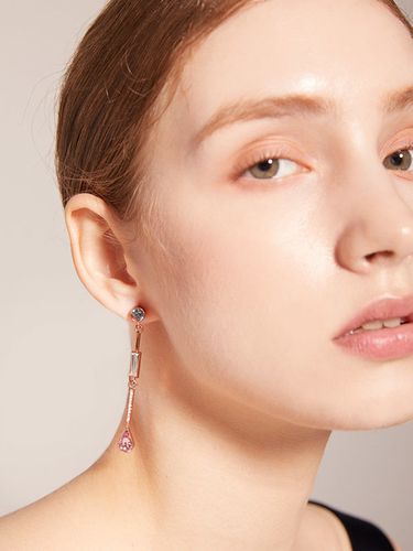 Sophia Triple Drop Earrings - TANI by MINETANI - Modalova