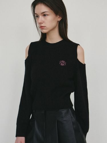 Signature Cut Out Crew Neck Knit_Black - NICK&NICOLE - Modalova