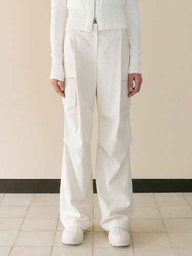 Parachute Cargo Pants _ Cream - LE - Modalova