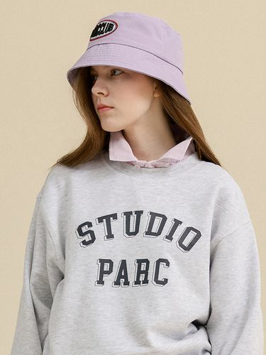 Emblem Nylon Bucket Hat_Lilac - Studio & Parc - Modalova