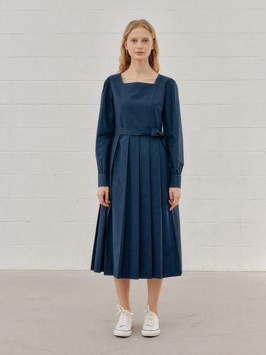 Pleated Square Neck Dress _Navy - YUPPE - Modalova