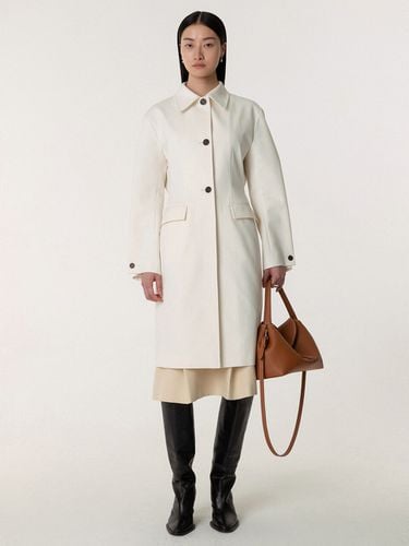 Hourglass Shape Coat_Off White - KINDERSALMON - Modalova