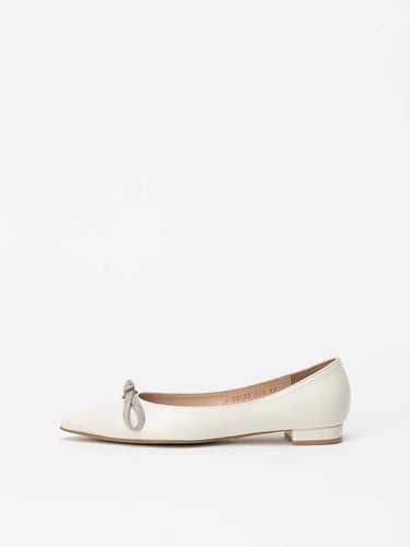 Samoon Embellished Stiletto Flats_Textured Cream - CHAUSSURE LAPIN - Modalova