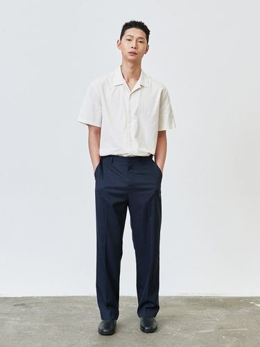 Modernize Semi Wide Fit Slacks_Navy - THE KNIT COMPANY - Modalova