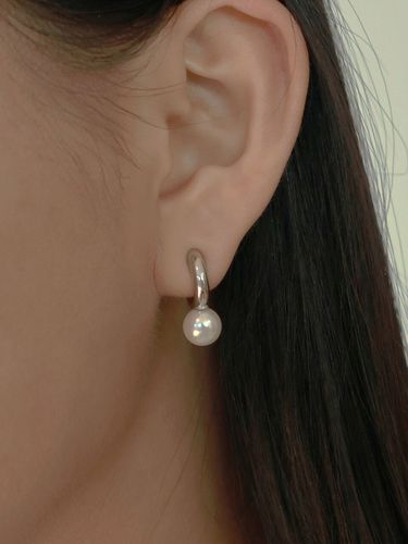 Hoop Pearl Earring - Less is more - Modalova