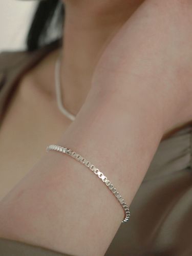 Silver Boxy Bracelet - Less is more - Modalova