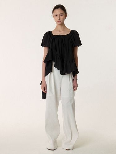 Square Neck Ruffle Blouse_Black - KINDERSALMON - Modalova