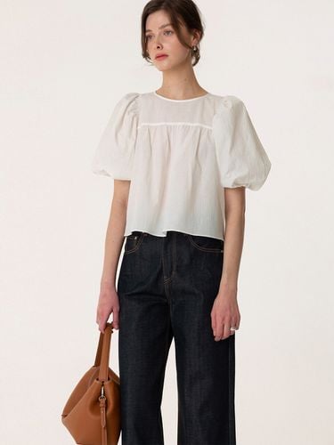 Seersucker Puff-Sleeve Blouse_Off White - KINDERSALMON - Modalova