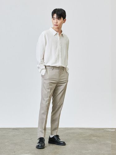 Modernize Slim Fit Slacks_Sand Beige - THE KNIT COMPANY - Modalova