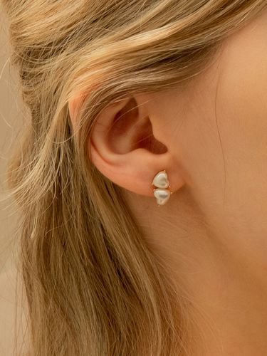 Double Heart Pearl Earring - Primaute - Modalova