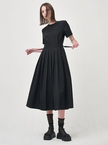 Half Sleeve Pleated Dress, Black - ETMON - Modalova