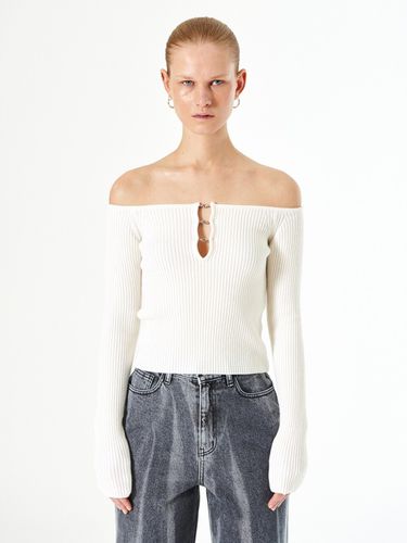 Metal Ring Off Shoulder Sweater - DIAGONAL - Modalova