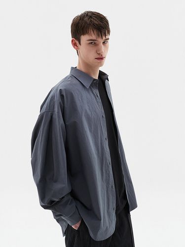 Deep Three Tucks Oversized Shirt () - DNSR - Modalova