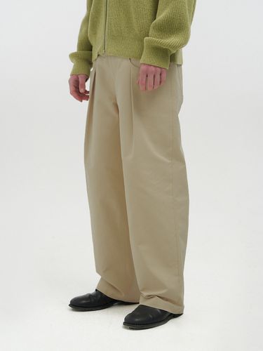 Chino Tuck Pants (Sand Beige) - Millo Archive - Modalova