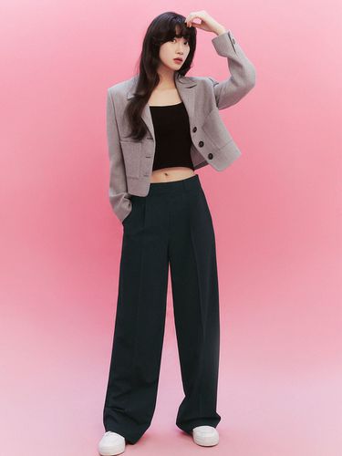 One Tuck Straight Fit Slacks - on&on - Modalova