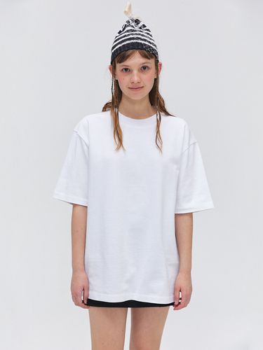 Oversized Half Sleeve T-Shirt_White - EZIO - Modalova