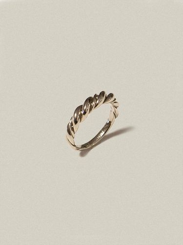 Irregular Twist Ring_Champagne Gold - partez - Modalova