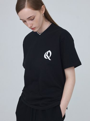 Q T-shirt _ Black - Qduroy - Modalova