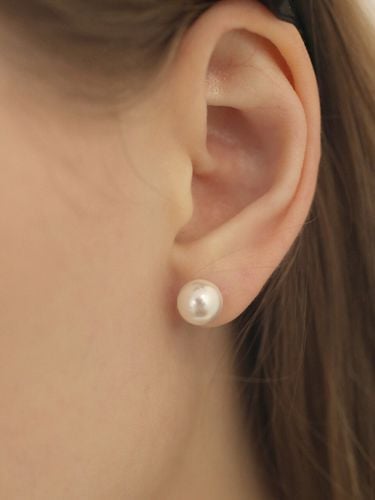 Simple Pearl Earrings (8mm) - HAS - Modalova