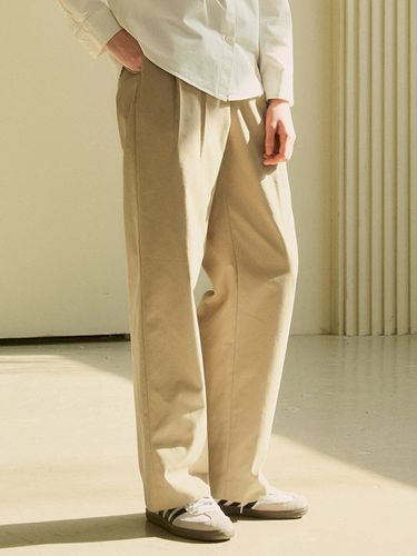 Two Tuck Wide Chino Pants_Beige - Siyazu - Modalova