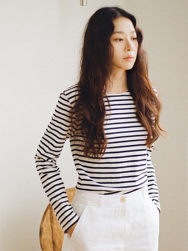 Boat Neck Stripe T-shirt_Navy - Siyazu - Modalova