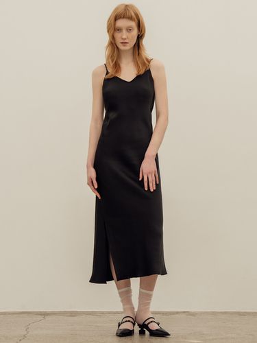 Side Slit Midi Dress_Black - REFINED902 - Modalova