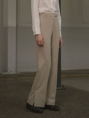 Labelle Slit Slacks_Beige - Siyazu - Modalova