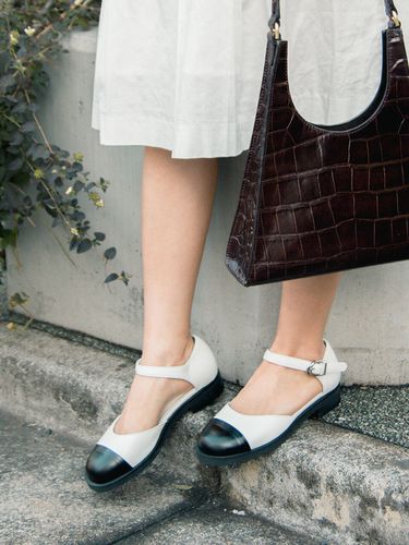 Stare Strap Flats_2cm - karen white - Modalova