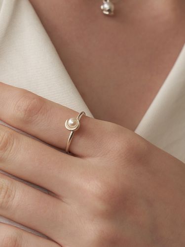 Moon Pearl Ring - FLOWOOM - Modalova