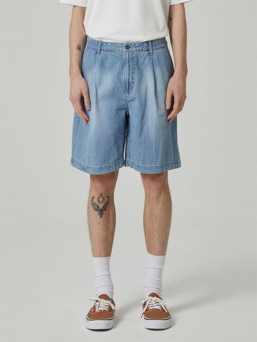 One-Tuck Denim Shorts _ Blue - CUSTOMELLOW - Modalova