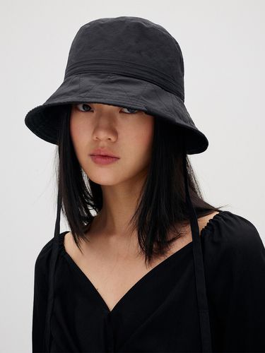 Adjustable Strap Bucket Hat_Black - RE RHEE - Modalova