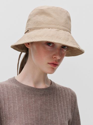 Adjustable Strap Bucket Hat_Sand - RE RHEE - Modalova