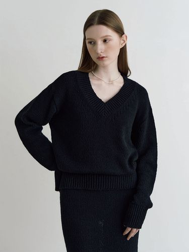 Snug Daily V-neck Knit _ Black - ADAUL - Modalova