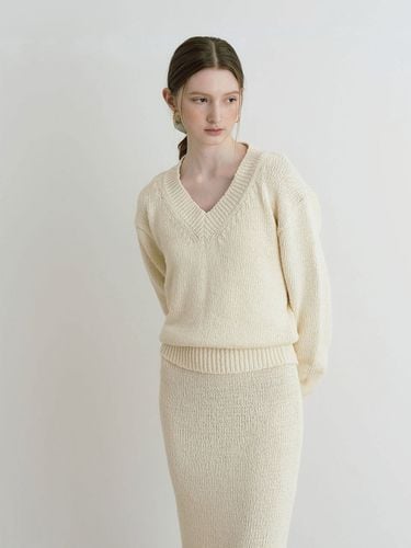 Snug Daily V-neck Knit _ Cream - ADAUL - Modalova